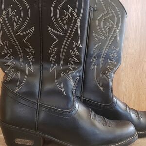 Chic Black Embroidered Heeled Boots